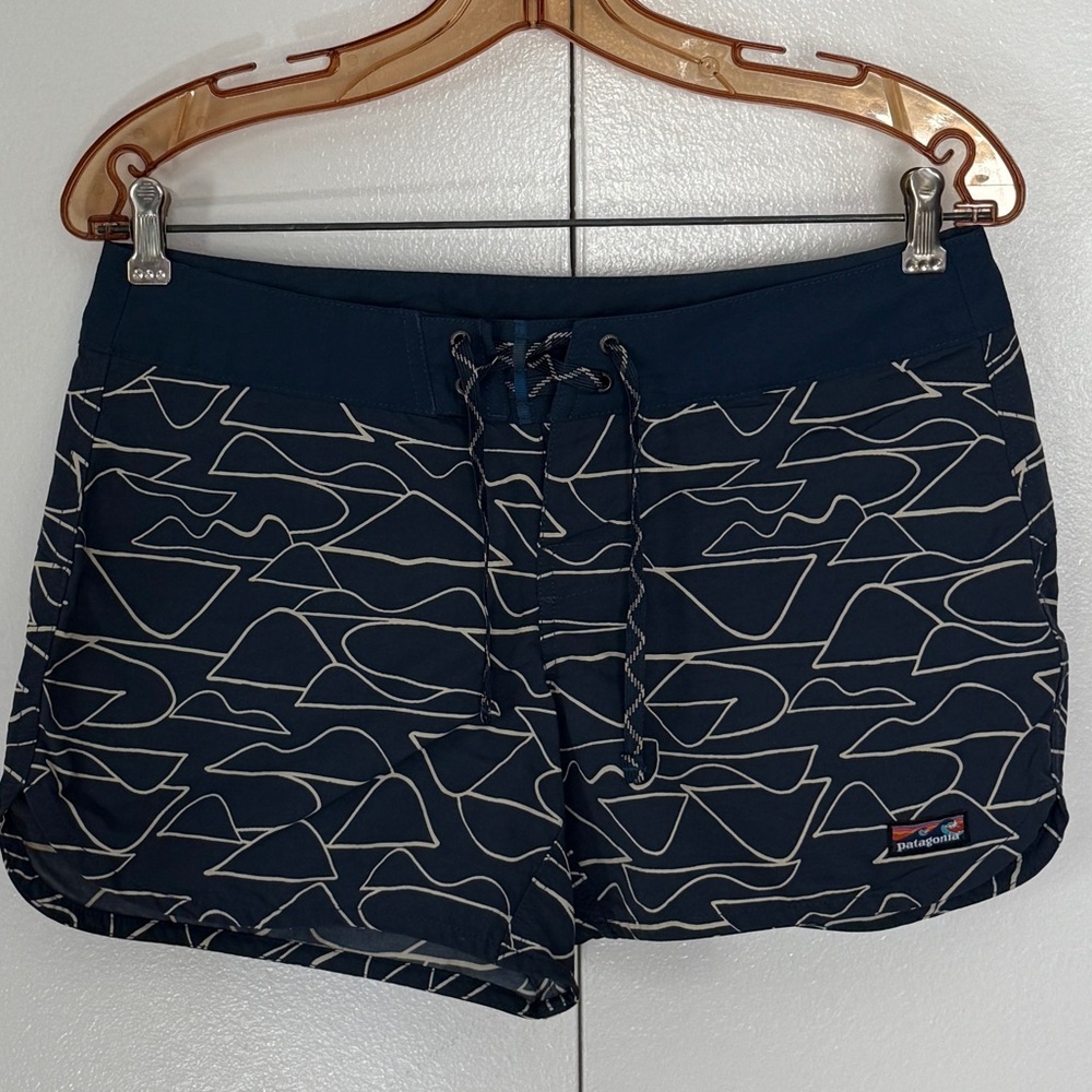 Patagonia Women’s Wavefarer Navy and White Patterned Boardshorts